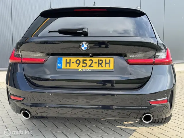 BMW 3 Serie Touring 320i Executive Edition 2020 Benzine 5