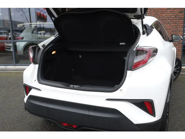 Toyota C-HR 1.8 Hybrid Executive 2019 Hybride Benzine 8