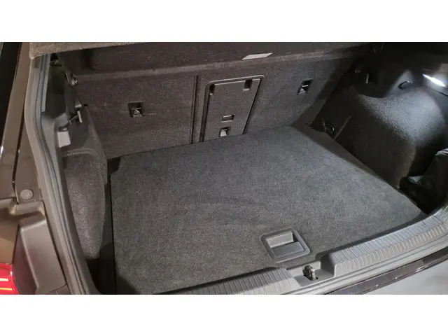 Volkswagen Golf 1.5 eTSI R-Line 2022 Benzine 9