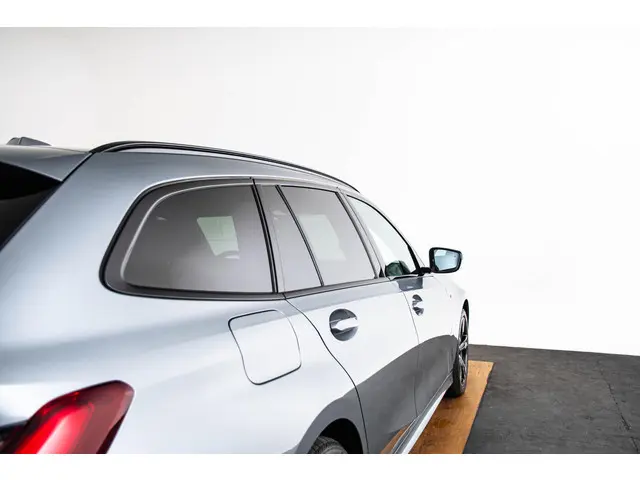 BMW 3 Serie Touring 330e 2025 Hybride Benzine 35