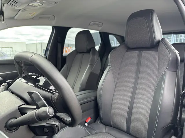 Peugeot 3008 1.2 PureTech Allure 2023 Benzine 10