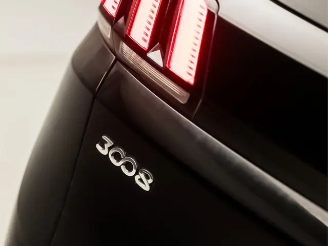 Peugeot 3008 1.2 PureTech Sport 2018 Benzine 28