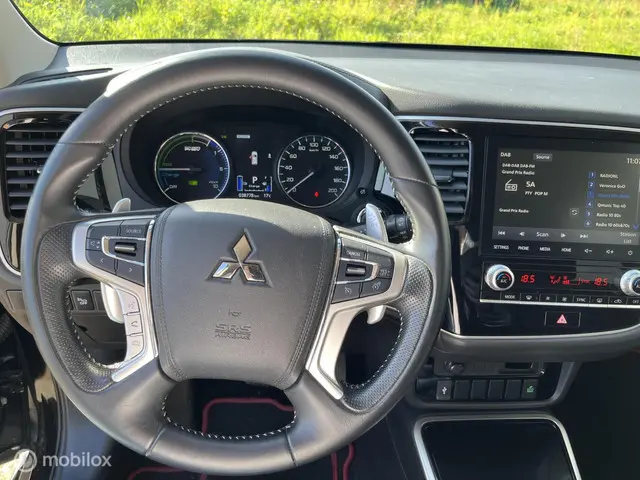 Mitsubishi Outlander 2.4 PHEV Pure + 2020 Hybride Benzine 13
