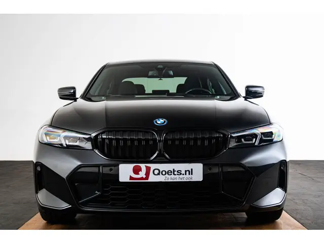 BMW 3 Serie 330e 2024 Hybride Benzine 37