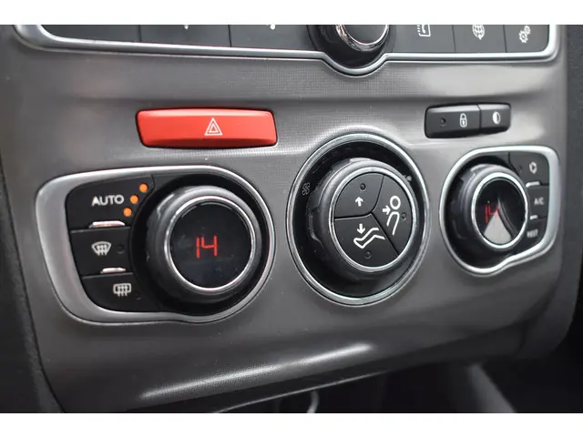 Citroën C4 PureTech 110 Feel Collection 2015 Benzine 13