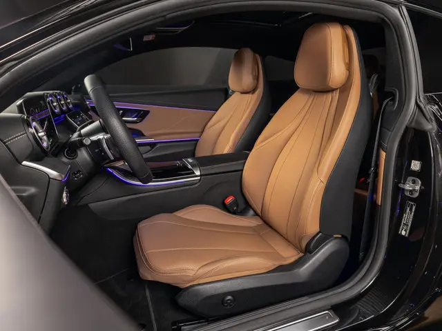 Mercedes-Benz CLE Coupé 300 e 2025 Hybride Benzine 7