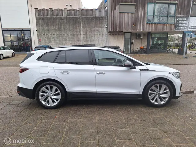 Škoda Enyaq iV 60 / Panoramadak / Trekhaak / 2021 Elektrisch 6