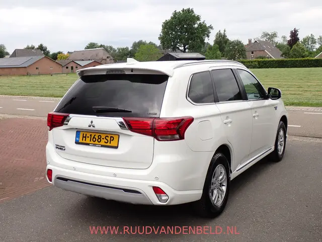 Mitsubishi Outlander 2.4 PHEV Pure 2020 Hybride Benzine 4