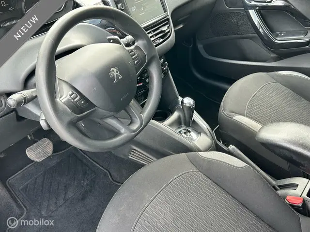 Peugeot 208 1.2 PureTech Active Automaat 2015 Benzine 6