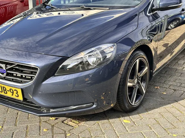 Volvo V40 1.6 T2 Momentum 2014 Benzine 19