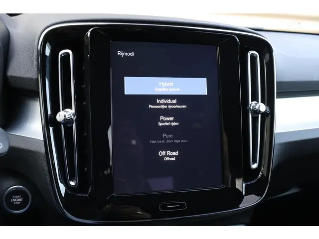 Volvo XC40 T4 Plug-in hybrid Core Bright 2022 Benzine 32