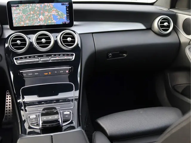 Mercedes-Benz C-Klasse 180 AMG-line 2019 Benzine 22