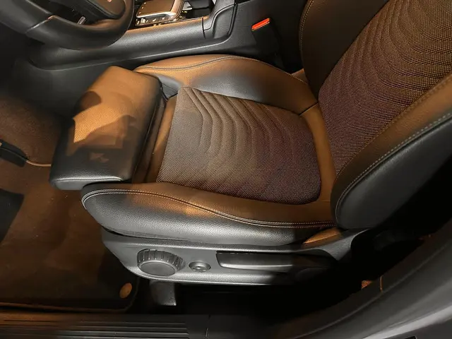 Mercedes-Benz B-Klasse 180 Business Line 2022 Benzine 13