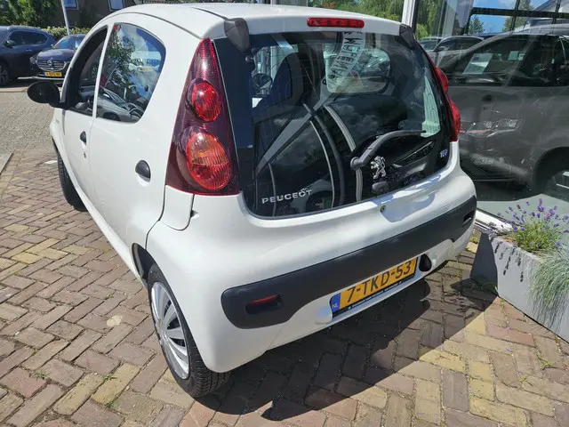 Peugeot 107 1.0 Access Accent,airco 2014 Benzine 5