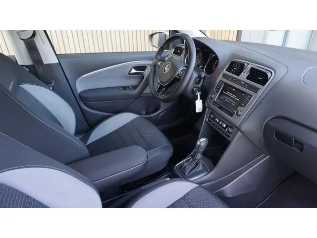 Volkswagen Polo Cross 1.2 TSI 90pk DSG 2017 Benzine 11