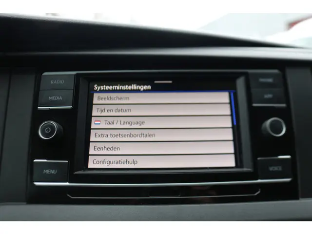 Volkswagen Transporter 2.0 TDI L1 H1 Airco 2022 Diesel 24