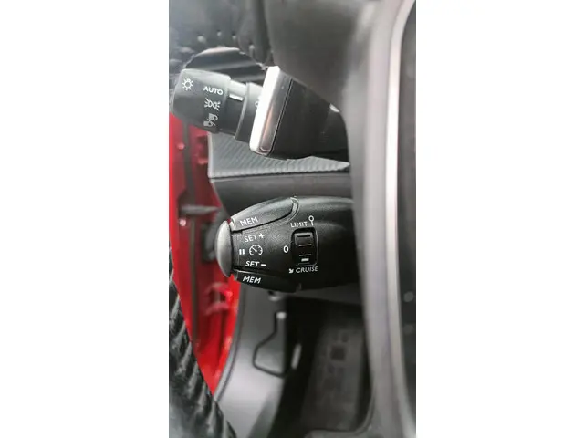 Peugeot 2008 1.2 PureTech Allure 2020 Benzine 23