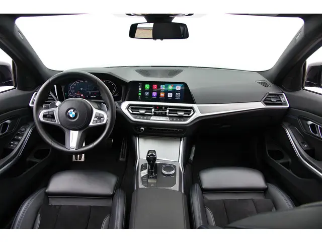 BMW 3 Serie 330i High Executive 2019 Benzine 4