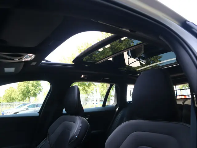 Volvo V60 2.0 T4 R-Design 2020 Benzine 36