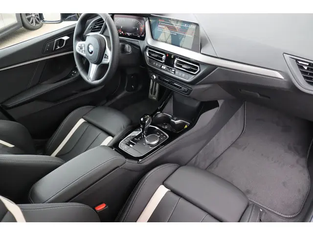 BMW 2 Serie Gran Coupé 220i 2023 Benzine 6