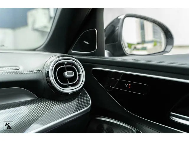 Mercedes-Benz C-Klasse 300 AMG Line 2021 Benzine 52