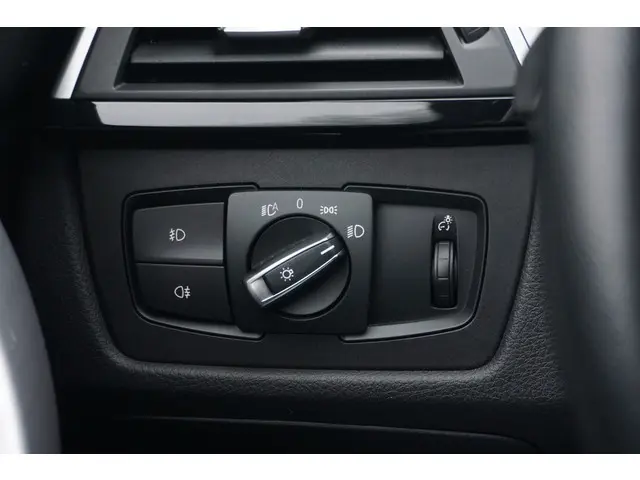 BMW 3 Serie 320i High Exec 2017 Benzine 23