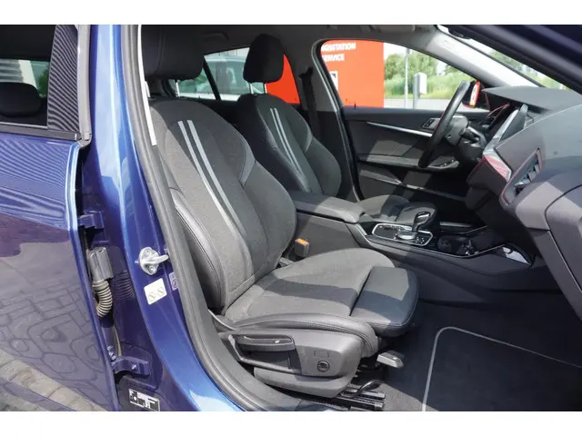 BMW 1 Serie 118i Business Edition 2021 Benzine 28