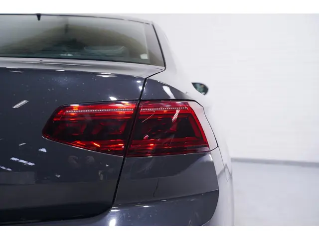 Volkswagen Passat 1.5 TSI Elegance 2020 Benzine 14
