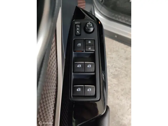 Toyota C-HR 1.8 Hybrid Executive 2018 Hybride Benzine 8