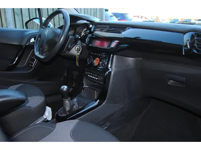 Citroën C3 1.2 VTi Collection 2014 Benzine 9