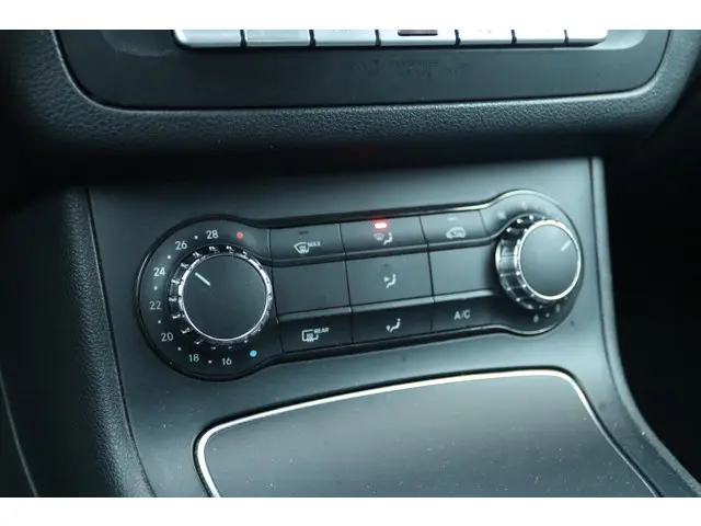 Mercedes-Benz B-Klasse 180 AMBITION 2016 Benzine 24