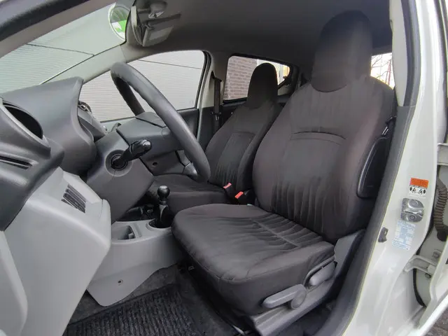 Nissan Pixo 1.0 Look 2013 Benzine 16