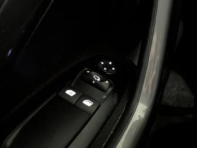 Peugeot 2008 1.2 PureTech Blue Lion 2017 Benzine 16