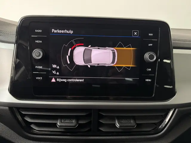 Volkswagen T-Roc 1.0 TSI Life 2023 Benzine 12