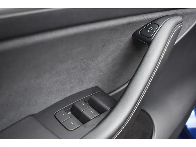 Tesla Model Y Long Range AWD 75 kWh 2021 Elektrisch 26