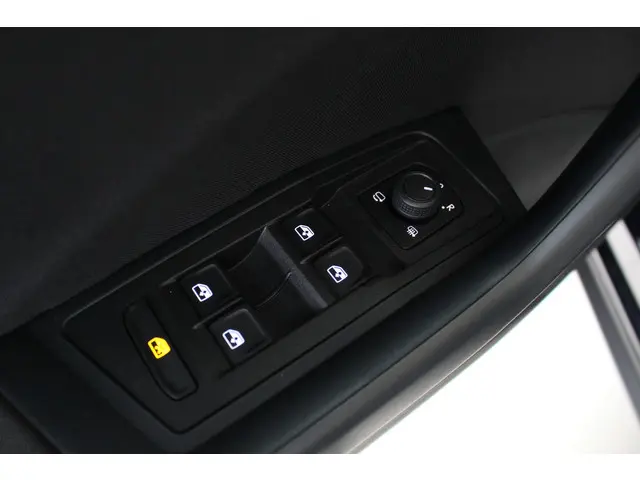 Volkswagen T-Roc 1.0 TSI Life 2025 Benzine 10