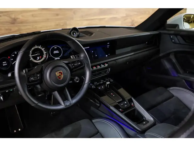 Porsche 911 3.0 Carrera GTS 2023 Benzine 3
