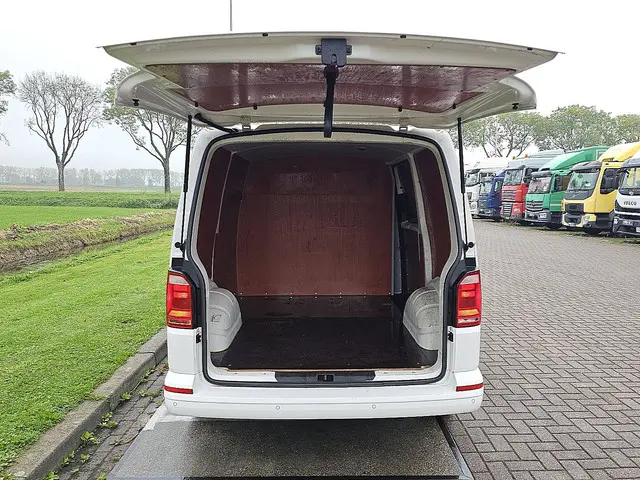 Volkswagen Transporter 2.0 TDI 2019 Diesel 12