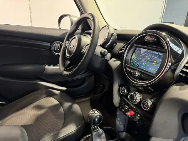 MINI One ONE 100 pk euro 6 5 deurs 2019 Benzine 29