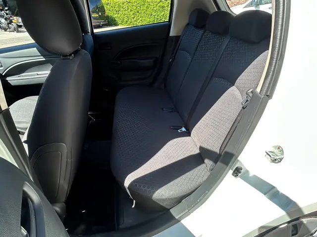 Mitsubishi Space Star 1.0 Inform 2013 Benzine 6