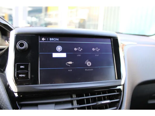 Peugeot 208 1.2 PureTech 110 Pk GT-line 2018 Benzine 22