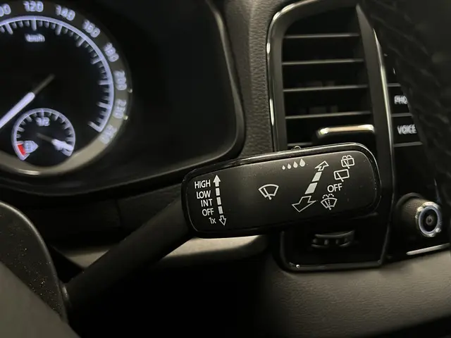 Škoda Karoq 1.0 TSI Business Edition 2019 Benzine 19