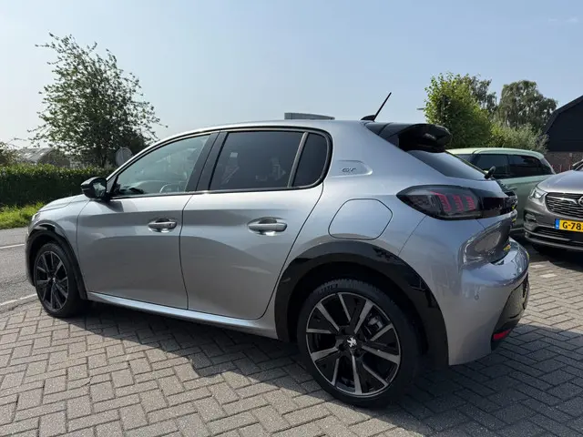 Peugeot 208 1.2 PureTech GT/ RIJKLAARPRIJS! 2023 Benzine 7