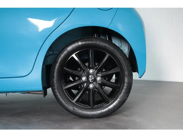 Toyota Aygo 1.0 VVT-i x-play Cabrio, 2019 Benzine 19