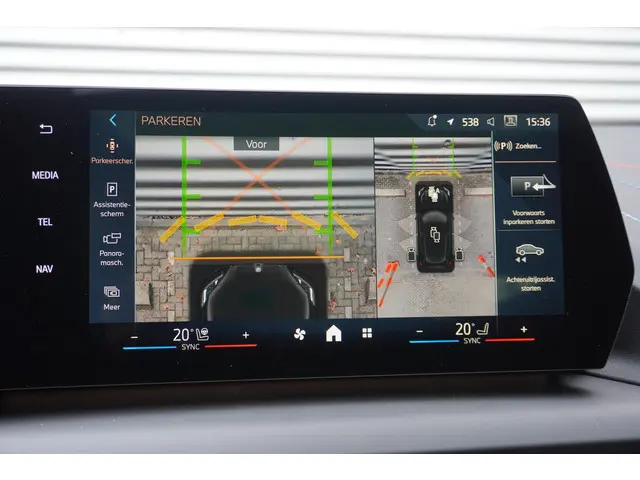 BMW 1 Serie 5-deurs 120 2025 Benzine 28