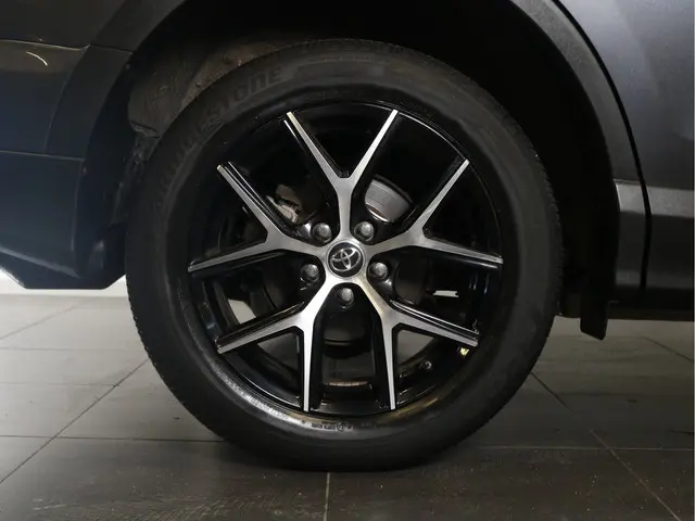 Toyota RAV4 2.5 Hybrid Style 2018 Hybride Benzine 6