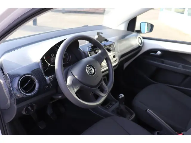 Volkswagen up! 1.0 BMT move up! 2019 Benzine 7