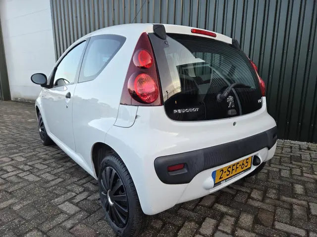 Peugeot 107 1.0 Access AIRCO 63000 km !!! 2013 Benzine 4