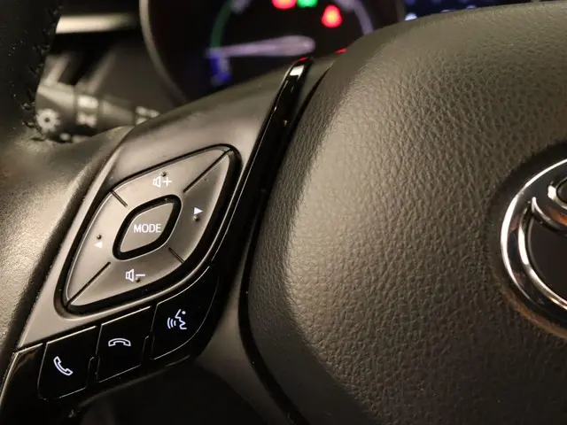 Toyota C-HR 1.8 Hybrid Dynamic 2023 Hybride Benzine 24