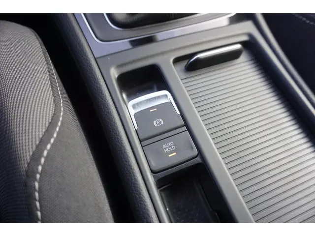 Volkswagen Golf 1.0 TSI Highline 2018 Benzine 17